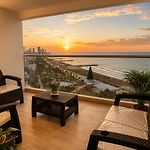Panoramic Oceanview Loft Near Beach & Airport