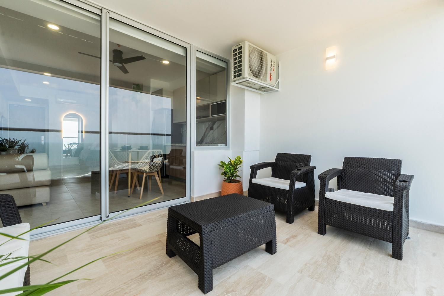 Panoramic Oceanview Loft Near & Airport Apartamento