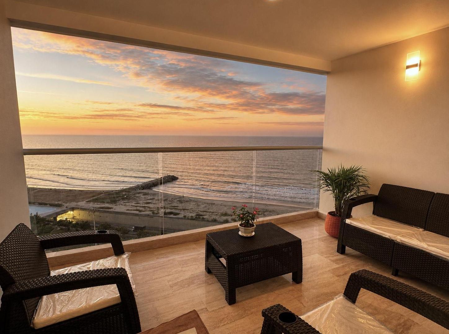 Panoramic Oceanview Loft Near & Airport Cartagena