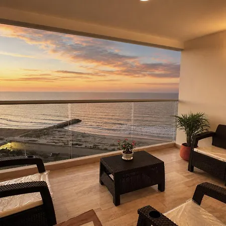 Panoramic Oceanview Loft Near & Airport Cartagena