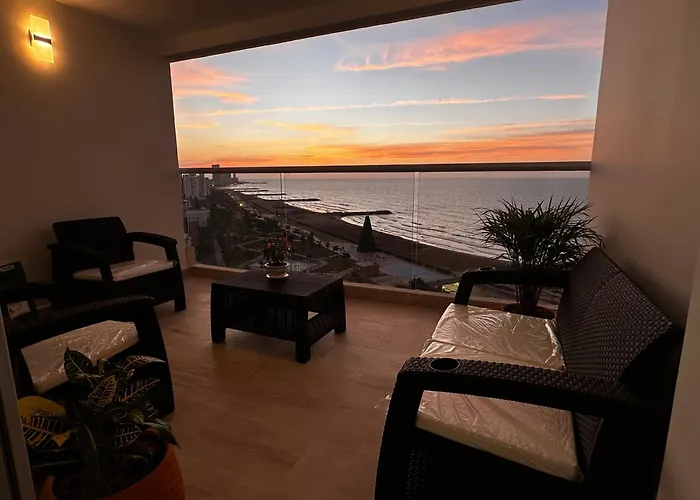 Panoramic Oceanview Loft Near Beach & Airport